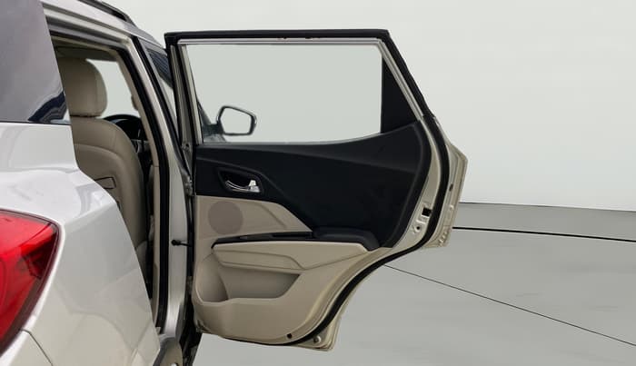 2020 Mahindra XUV300 W8 (O) 1.5 DIESEL, Diesel, Manual, 1,14,378 km, RHS Rear Door