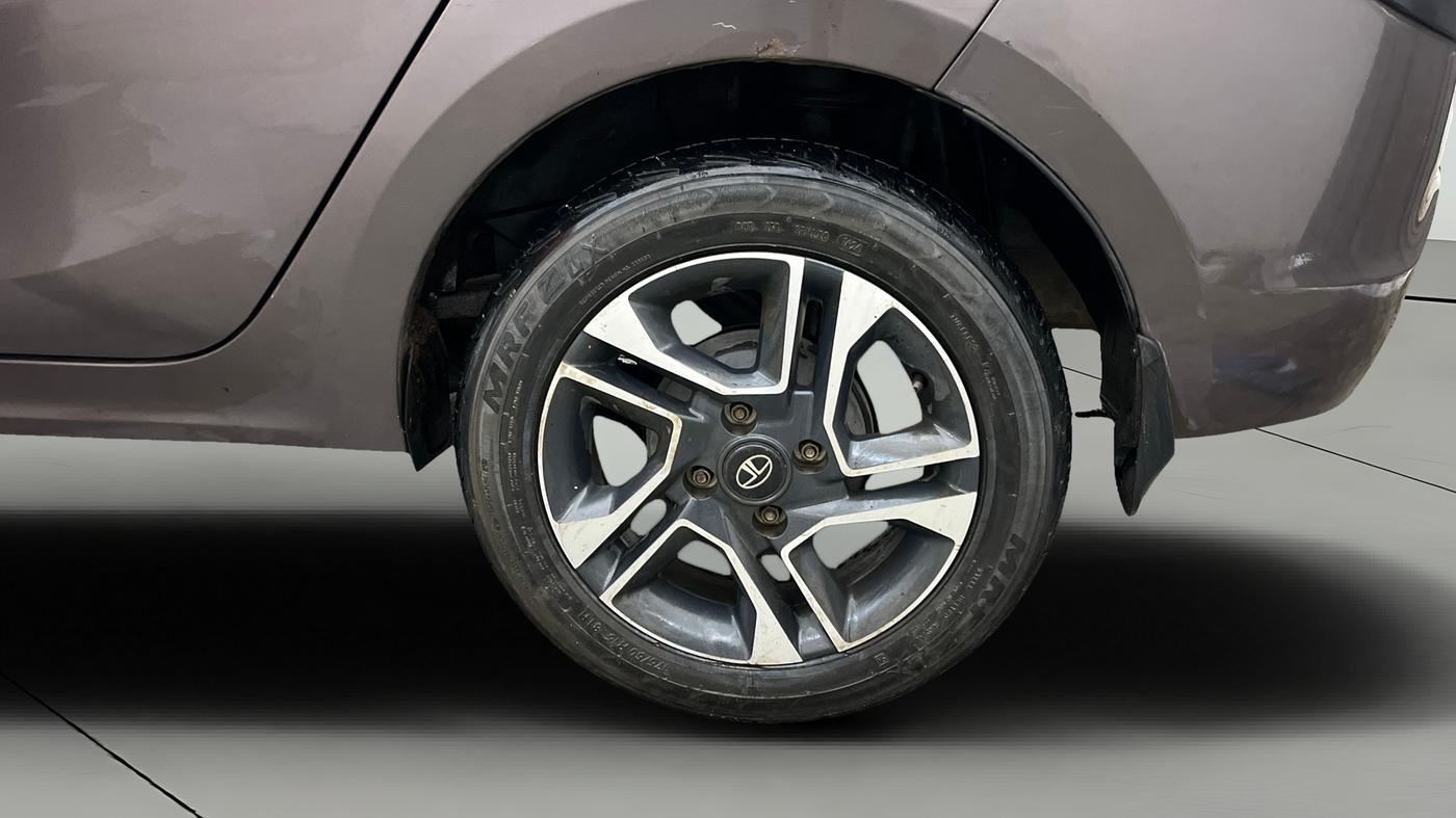 2018 Tata TIGOR XZ PETROL, Petrol, Manual, 70,418 km, Left Rear Wheel