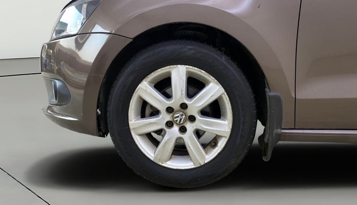 2014 Volkswagen Vento HIGHLINE PETROL AT, Petrol, Automatic, 32,543 km, Left Front Wheel