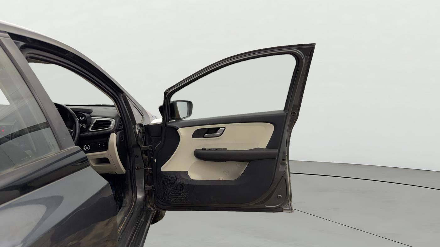 2023 Tata ALTROZ XZ + SUNROOF, Petrol, Manual, 26,172 km, RHS Front Door