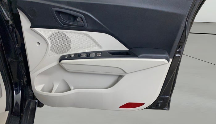 2023 Mahindra XUV300 W4 1.2 PETROL, Petrol, Manual, 30,416 km, Driver Side Door Panels Control