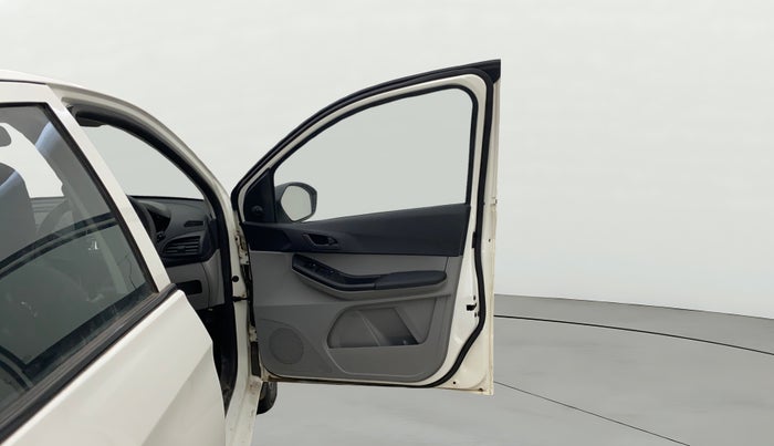 2022 Tata Tiago XM CNG, CNG, Manual, 24,609 km, RHS Front Door