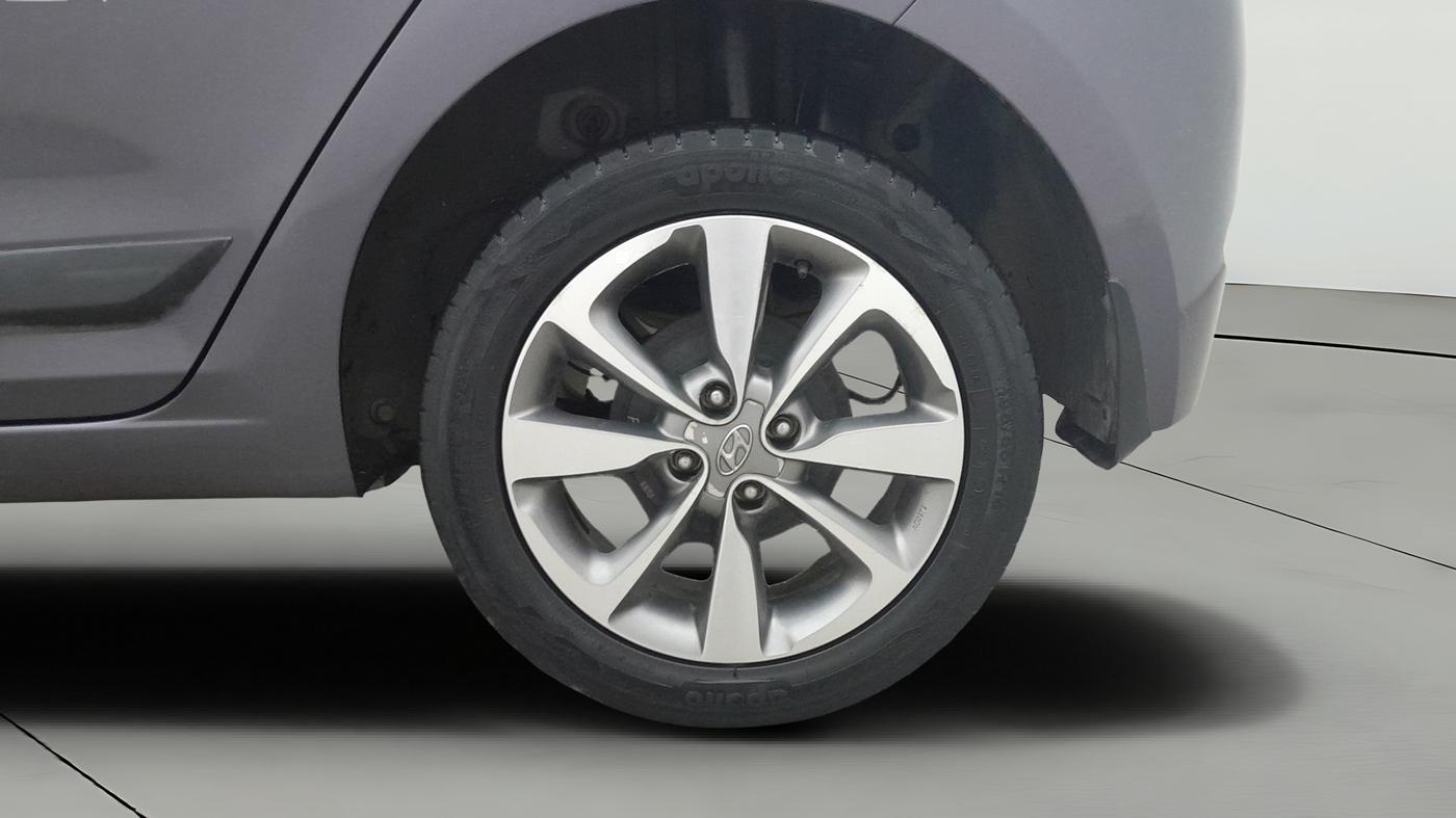 2015 Hyundai Elite i20 SPORTZ 1.2 (O), Petrol, Manual, 45,599 km, Left Rear Wheel