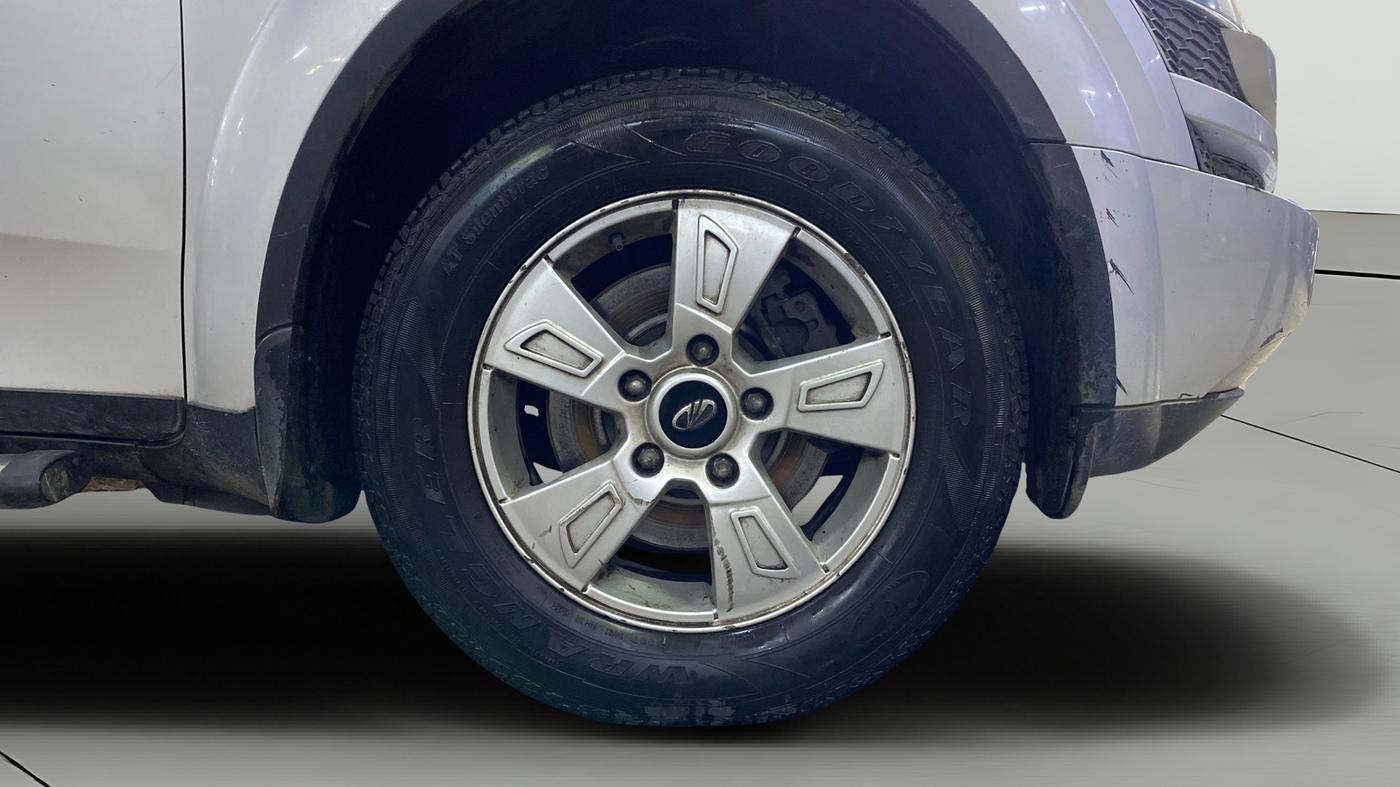 2014 Mahindra XUV500 W8, Diesel, Manual, 59,982 km, Right Front Wheel