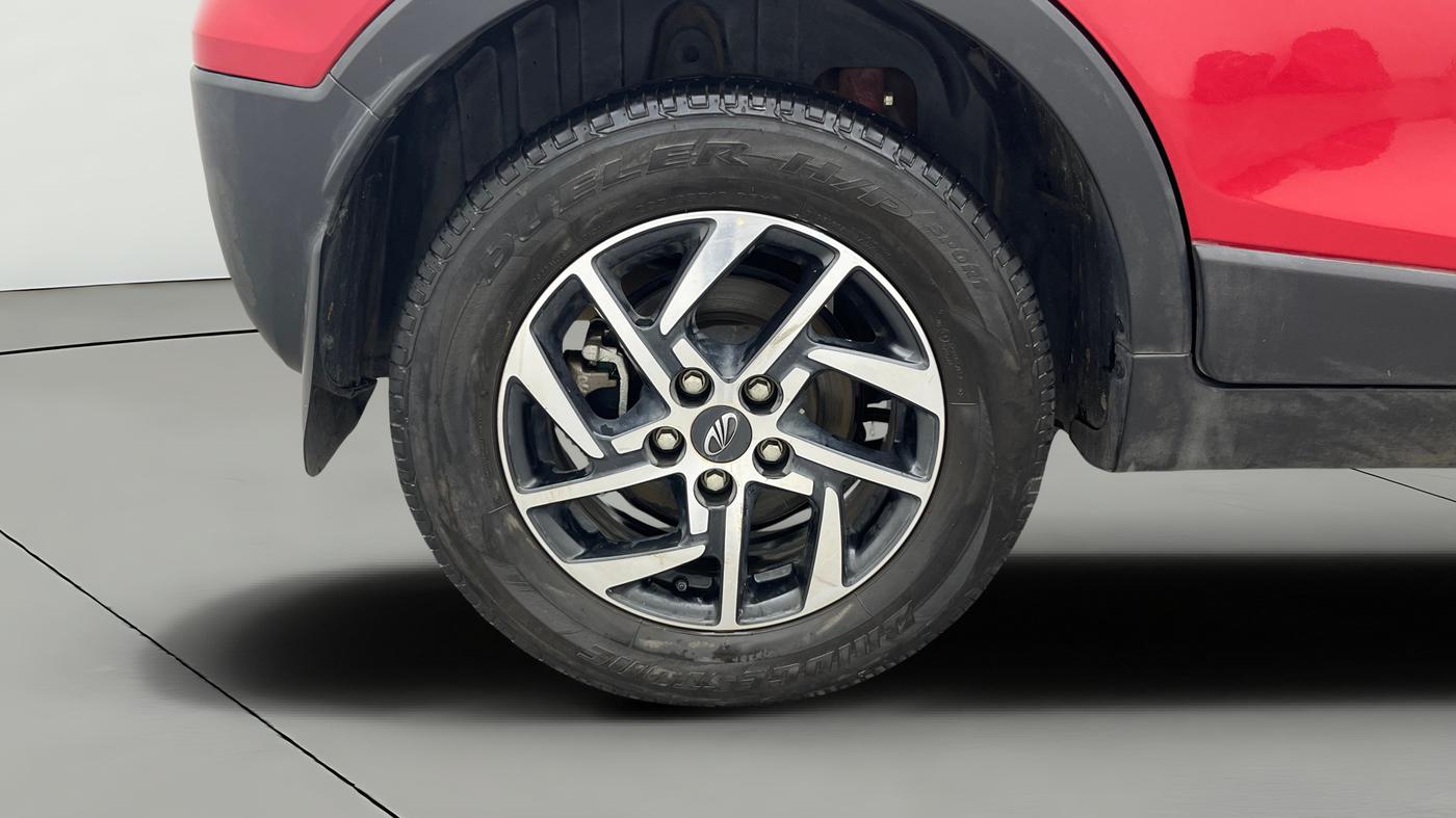 2022 Mahindra XUV300 W8 (O) 1.2 PETROL, Petrol, Manual, 20,984 km, Right Rear Wheel