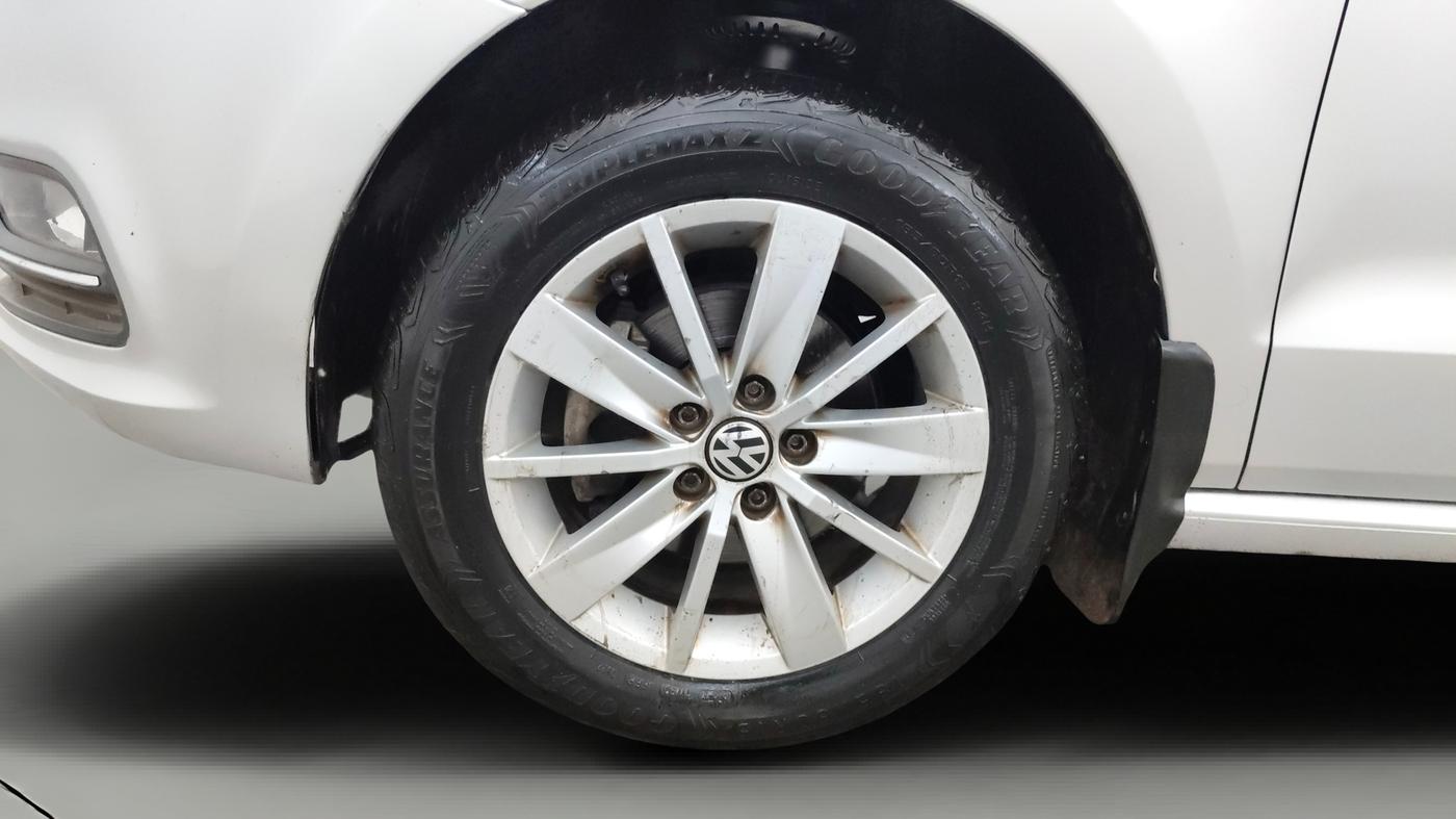 2015 Volkswagen Polo HIGHLINE1.2L, Petrol, Manual, 61,171 km, Left Front Wheel