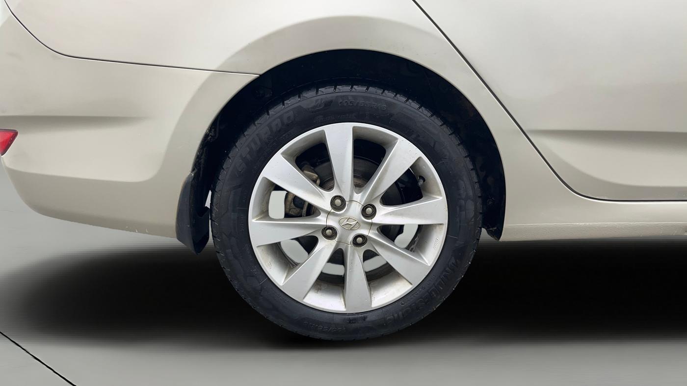 2012 Hyundai Verna FLUIDIC 1.6 VTVT SX, Petrol, Manual, 79,479 km, Right Rear Wheel