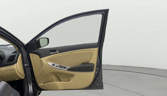 2016 Hyundai Verna 1.4 VTVT, Petrol, Manual, 1,16,477 km, RHS Front Door