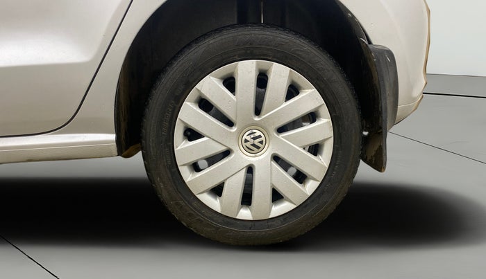 2014 Volkswagen Polo COMFORTLINE 1.5L, Diesel, Manual, 1,13,971 km, Left Rear Wheel