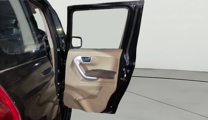2015 Mahindra TUV300 T8, Diesel, Manual, 1,48,651 km, RHS Rear Door