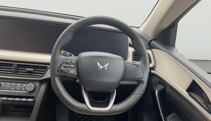 2022 Mahindra XUV700 AX 5 D AT 7 STR, Diesel, Automatic, 65,725 km, Steering Wheel Close Up
