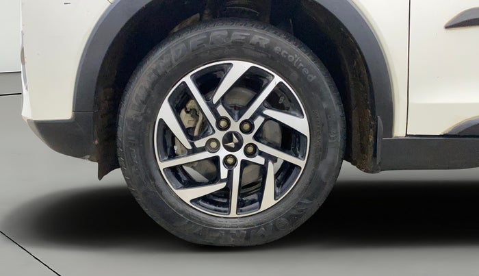 2023 Mahindra XUV300 W8 1.2 PETROL, Petrol, Manual, 28,310 km, Left Front Wheel