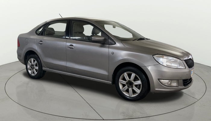 2014 Skoda Rapid AMBITION 1.6 MPI MT PLUS, Petrol, Manual, 61,039 km, Right Front Diagonal