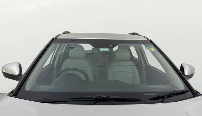 2020 Mahindra XUV300 W8 (O) 1.5 DIESEL, Diesel, Manual, 1,14,378 km, Front Windshield