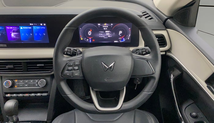 2022 Mahindra XUV700 AX 5 P AT 5 STR, Petrol, Automatic, 28,300 km, Steering Wheel Close Up