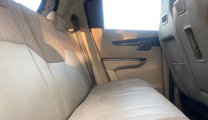 2017 Mahindra Kuv100 K4 6 STR, Petrol, Manual, 91,898 km, Right Side Rear Door Cabin