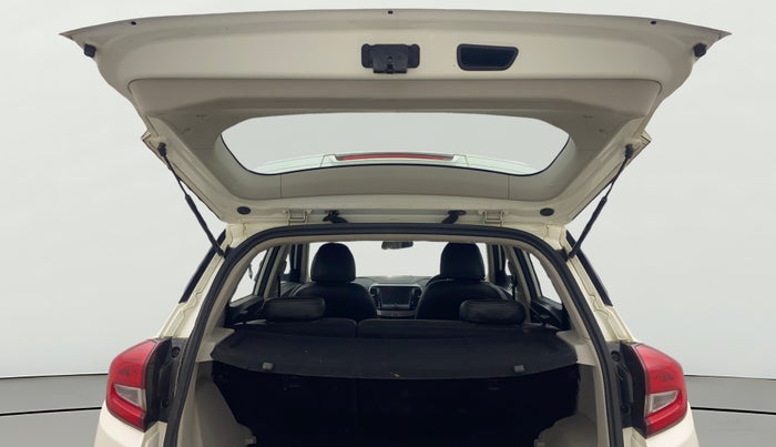 2022 Mahindra XUV300 W8 1.5 DIESEL, Diesel, Manual, 1,02,718 km, Boot Door Open