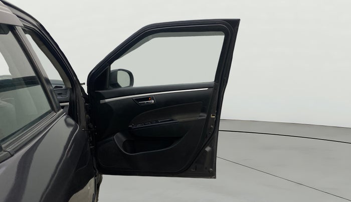 2016 Maruti Swift VXI, Petrol, Manual, 77,142 km, RHS Front Door