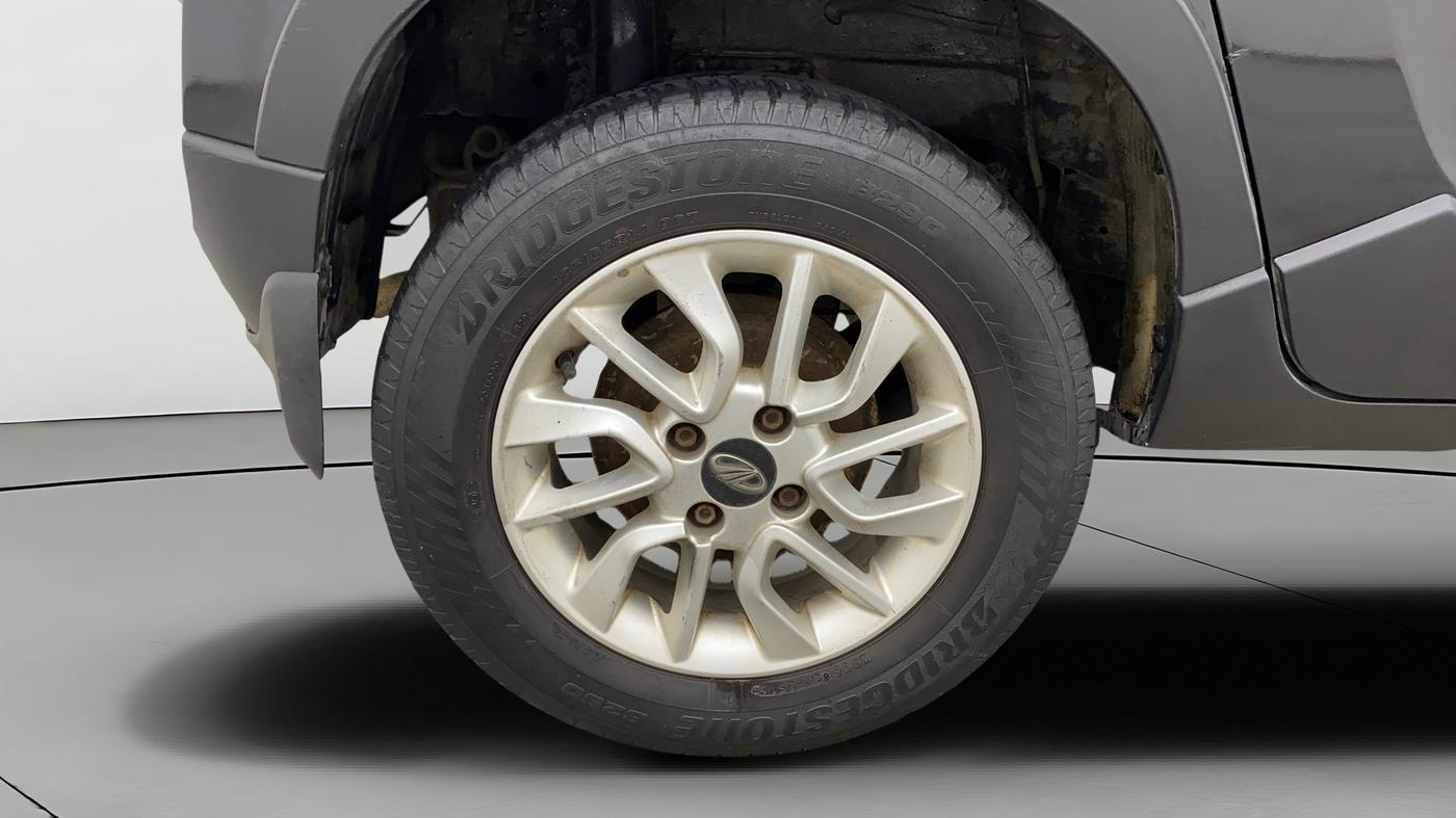 2016 Mahindra Kuv100 K8 6 STR, Petrol, Manual, 32,042 km, Right Rear Wheel