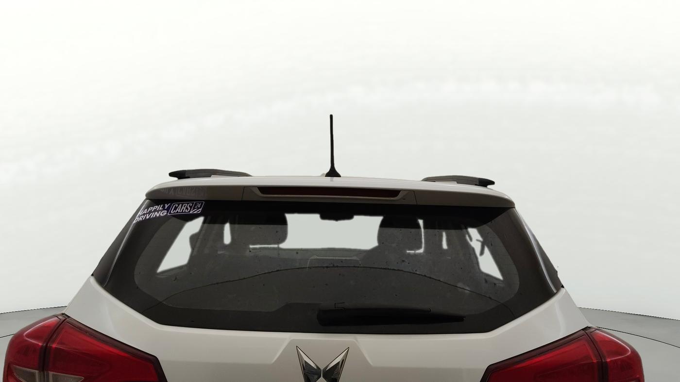 2024 Mahindra XUV300 W8 1.2 PETROL, Petrol, Manual, 29,360 km, Rear Windshield