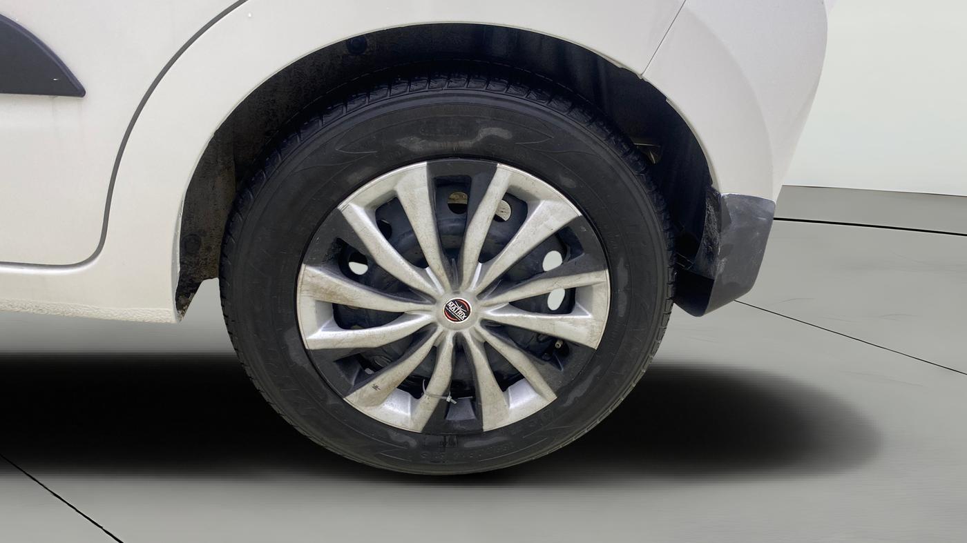 2017 Maruti Celerio VXI, CNG, Manual, 99,158 km, Left Rear Wheel