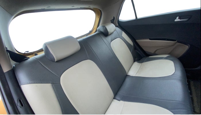 2016 Hyundai Grand i10 ASTA 1.2 KAPPA VTVT, Petrol, Manual, 94,915 km, Right Side Rear Door Cabin