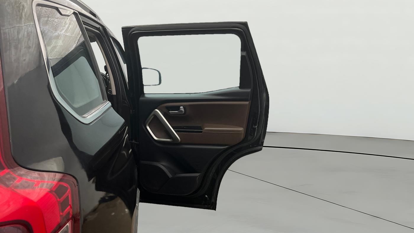 2023 Mahindra SCORPIO-N Z8 L DIESEL AT 2WD 6 STR, Diesel, Automatic, 1,18,649 km, RHS Rear Door