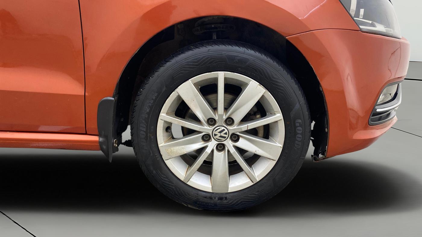 2015 Volkswagen Polo HIGHLINE1.2L, Petrol, Manual, 91,954 km, Right Front Wheel