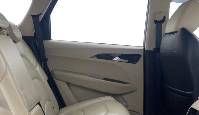 2022 MG HECTOR SHARP 1.5 PETROL CVT, Petrol, Automatic, 24,061 km, Right Side Rear Door Cabin