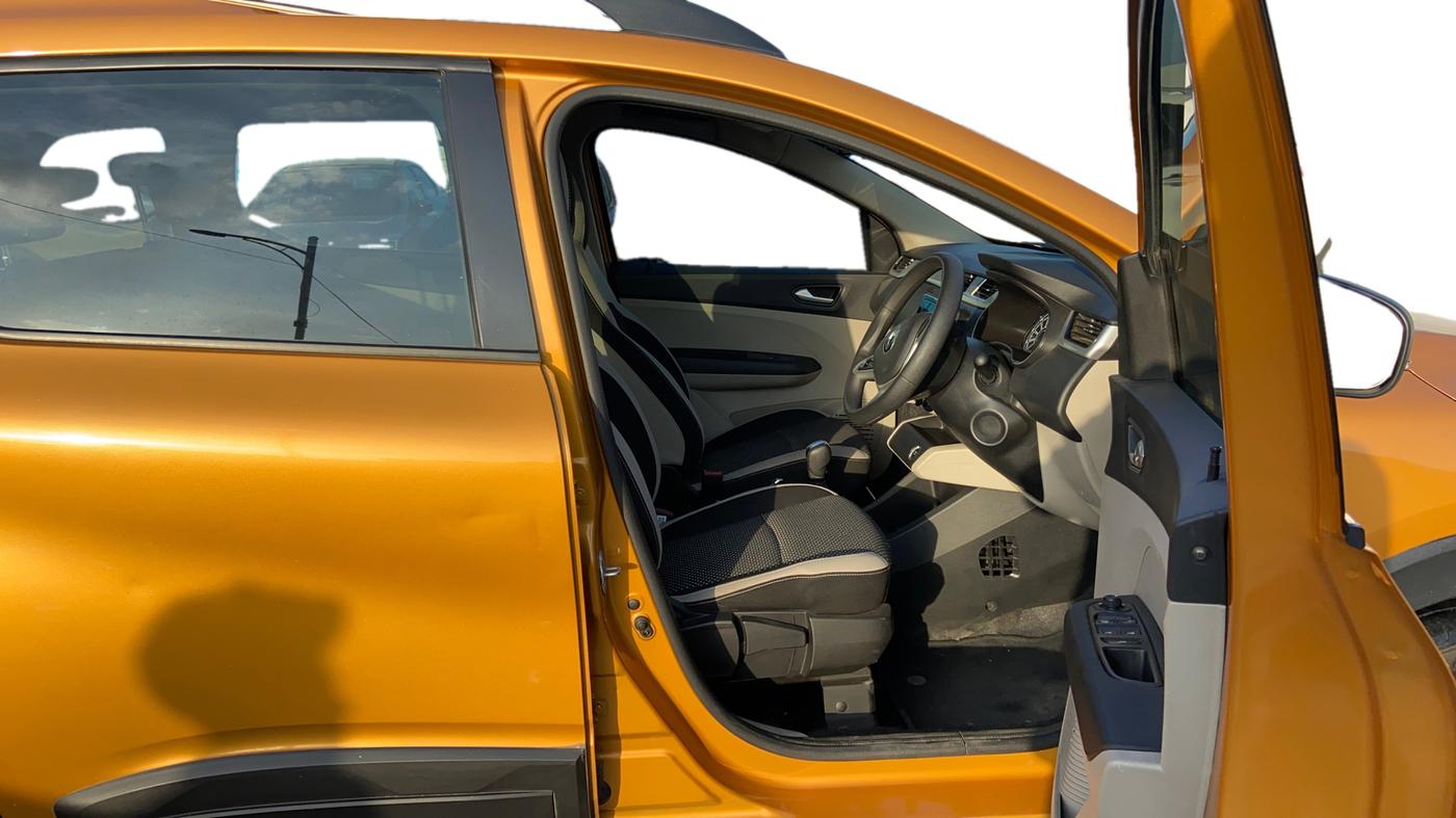 2022 Renault TRIBER RXZ AMT, Petrol, Automatic, 29,665 km, Right Side Front Door Cabin