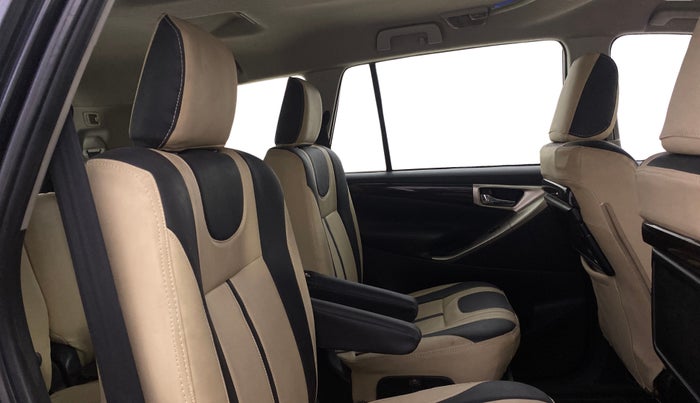 2016 Toyota Innova Crysta 2.8 ZX AT 7 STR, Diesel, Automatic, 1,25,744 km, Right Side Rear Door Cabin