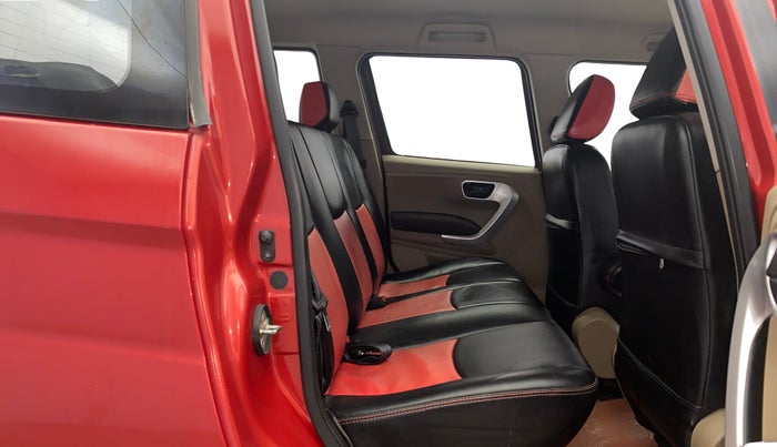 2017 Mahindra TUV300 T8, Diesel, Manual, 1,09,644 km, Right Side Rear Door Cabin