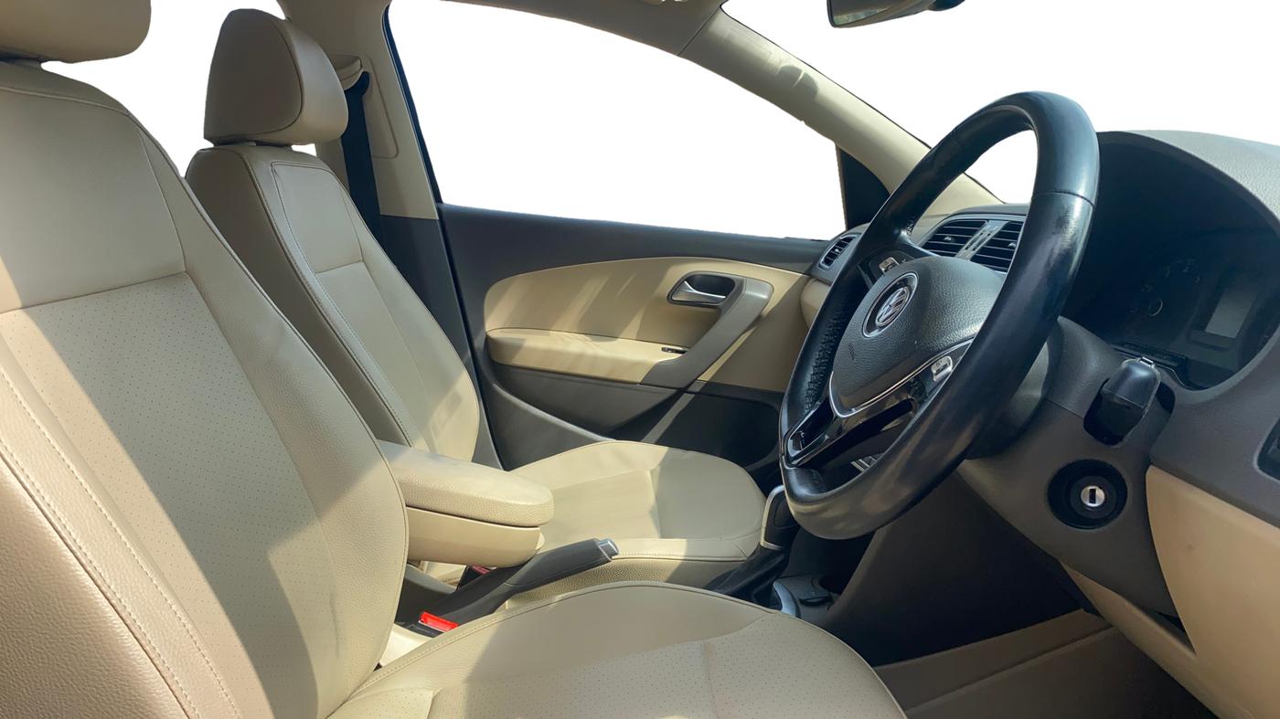 2016 Volkswagen Vento HIGHLINE PETROL AT, Petrol, Automatic, 56,101 km, Right Side Front Door Cabin
