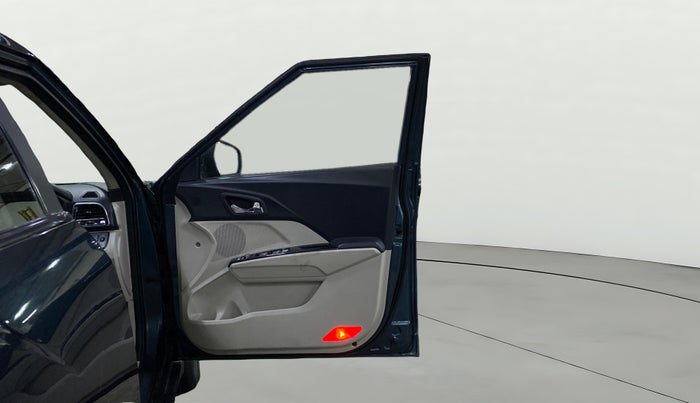 2019 Mahindra XUV300 W8 (O) 1.5 DIESEL, Diesel, Manual, 57,422 km, RHS Front Door