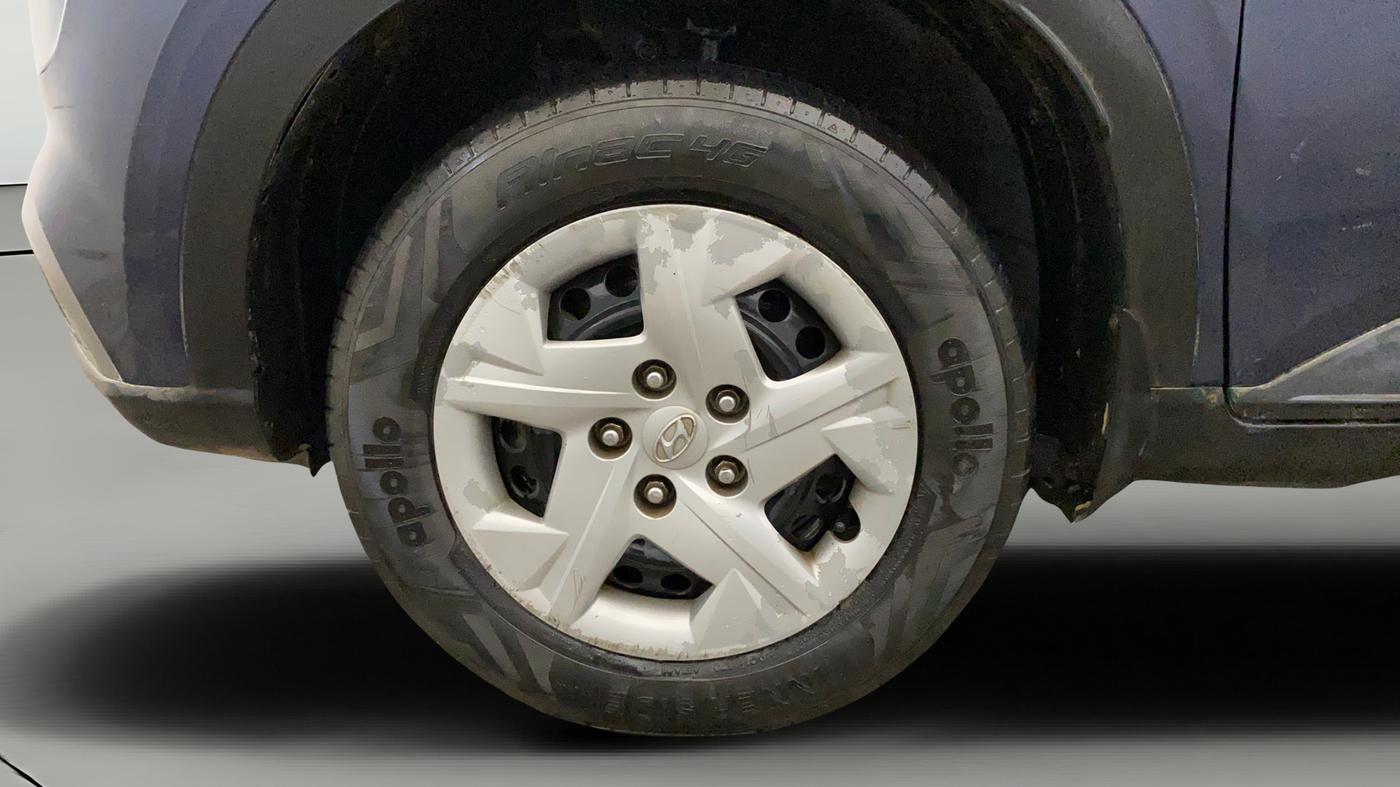 2019 Hyundai VENUE S 1.2, Petrol, Manual, 1,14,340 km, Left Front Wheel
