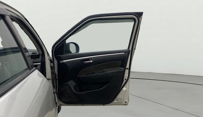 2017 Maruti Swift VXI O, Petrol, Manual, 1,47,828 km, RHS Front Door