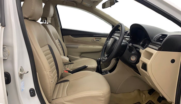 2016 Maruti Ciaz VXI (O), Petrol, Manual, 75,488 km, Right Side Front Door Cabin