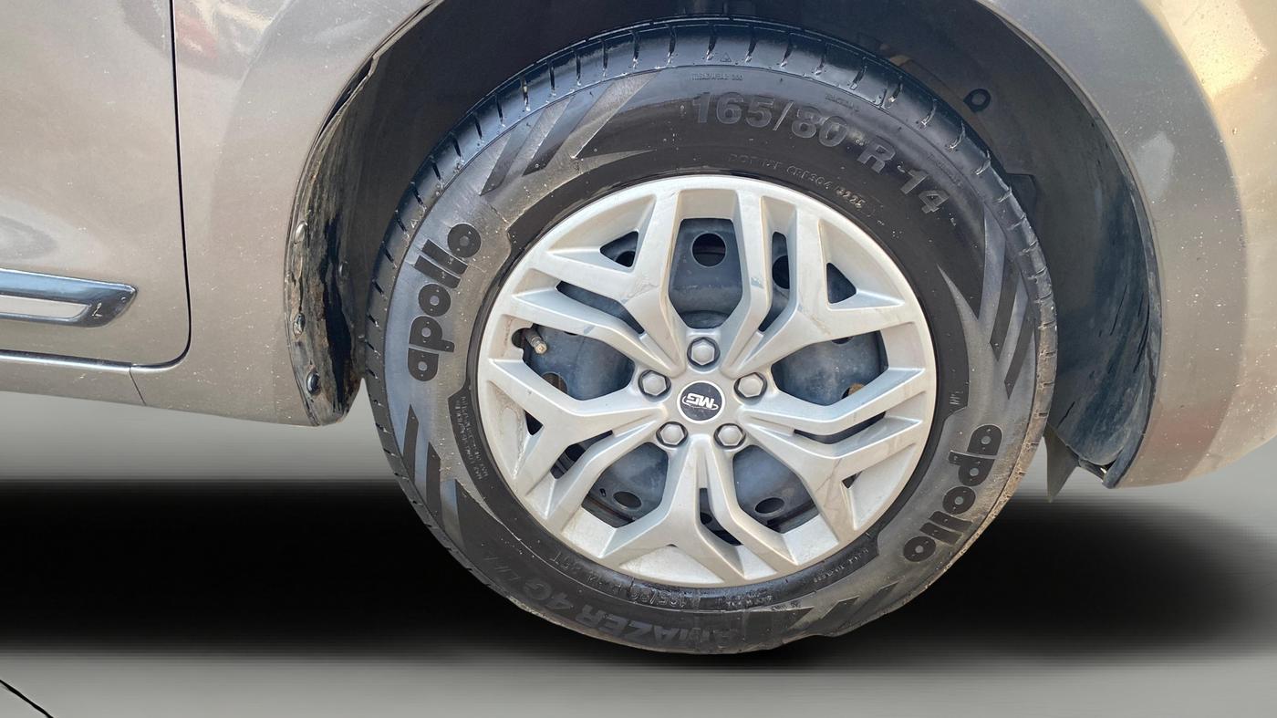2019 Maruti Swift VXI AMT, Petrol, Automatic, 64,571 km, Right Front Wheel