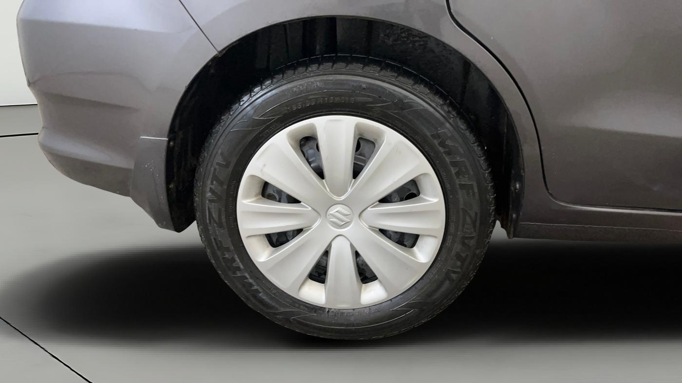 2017 Maruti Ertiga VXI, Petrol, Manual, 65,870 km, Right Rear Wheel