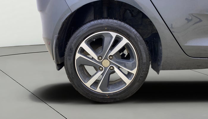 2020 Tata ALTROZ XZ PETROL, Petrol, Manual, 19,004 km, Right Rear Wheel