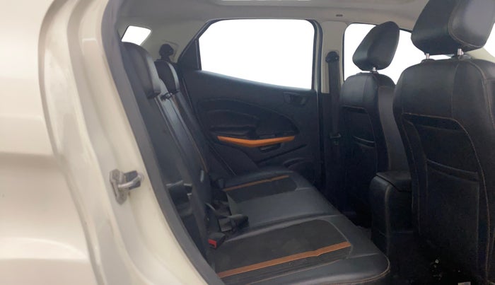 2020 Ford Ecosport TITANIUM 1.5L SPORTS(SUNROOF) DIESEL, Diesel, Manual, 72,241 km, Right Side Rear Door Cabin