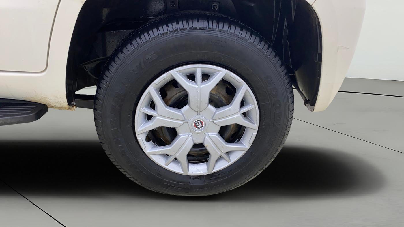 2019 Mahindra TUV300 T6 PLUS, Diesel, Manual, 66,090 km, Left Rear Wheel