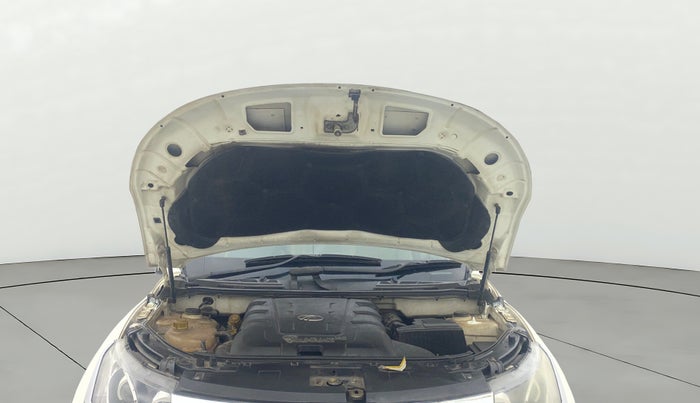 2015 Mahindra XUV500 W10 AWD, Diesel, Manual, 1,08,006 km, Open Bonet