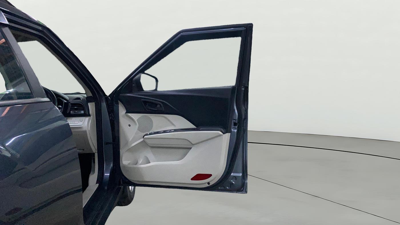 2023 Mahindra XUV300 W6 1.2 PETROL, Petrol, Manual, 41,020 km, RHS Front Door