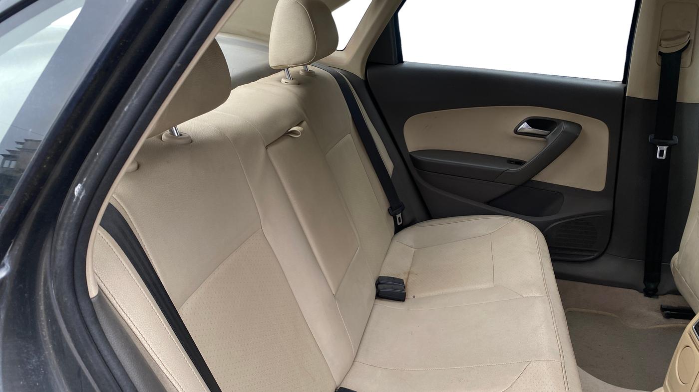 2013 Volkswagen Vento HIGHLINE 1.6 MPI, Petrol, Manual, 92,279 km, Right Side Rear Door Cabin