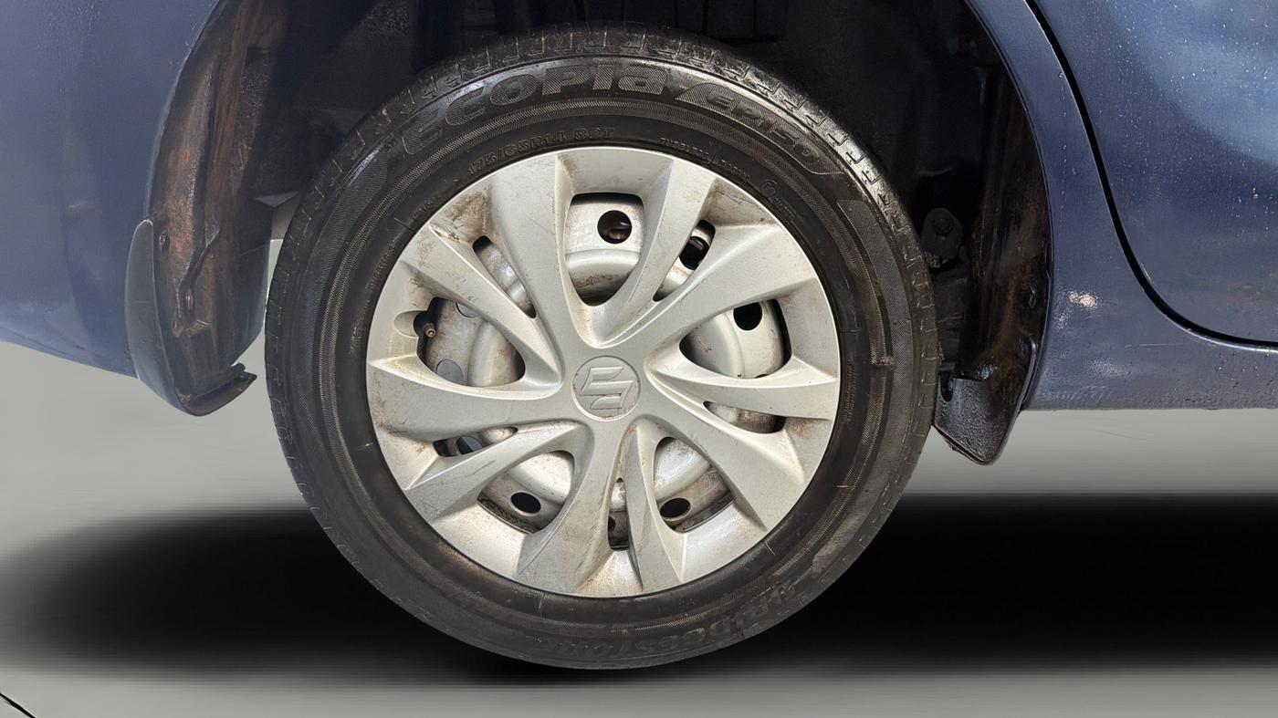2017 Maruti Dzire LXI, Petrol, Manual, 14,061 km, Right Rear Wheel
