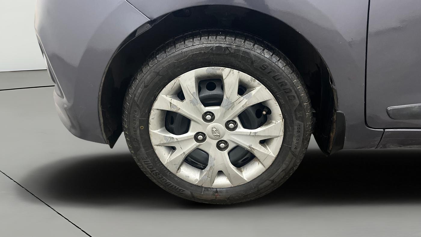 2015 Hyundai Grand i10 SPORTZ 1.2 KAPPA VTVT, Petrol, Manual, 1,13,358 km, Left Front Wheel