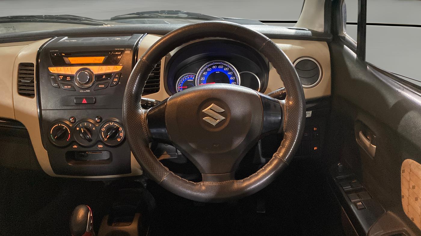 2018 Maruti Wagon R 1.0 VXI, Petrol, Manual, 31,438 km, Steering Wheel Close Up