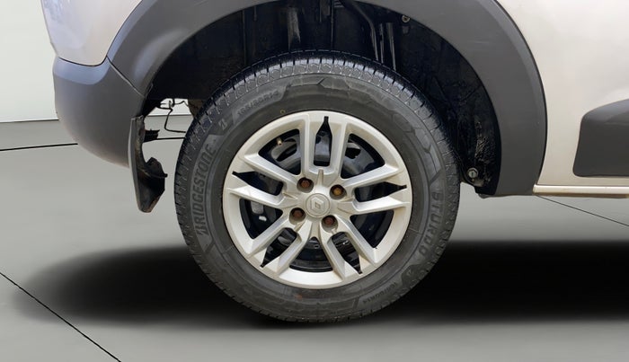 2020 Renault TRIBER RXT AMT, Petrol, Automatic, 43,288 km, Right Rear Wheel