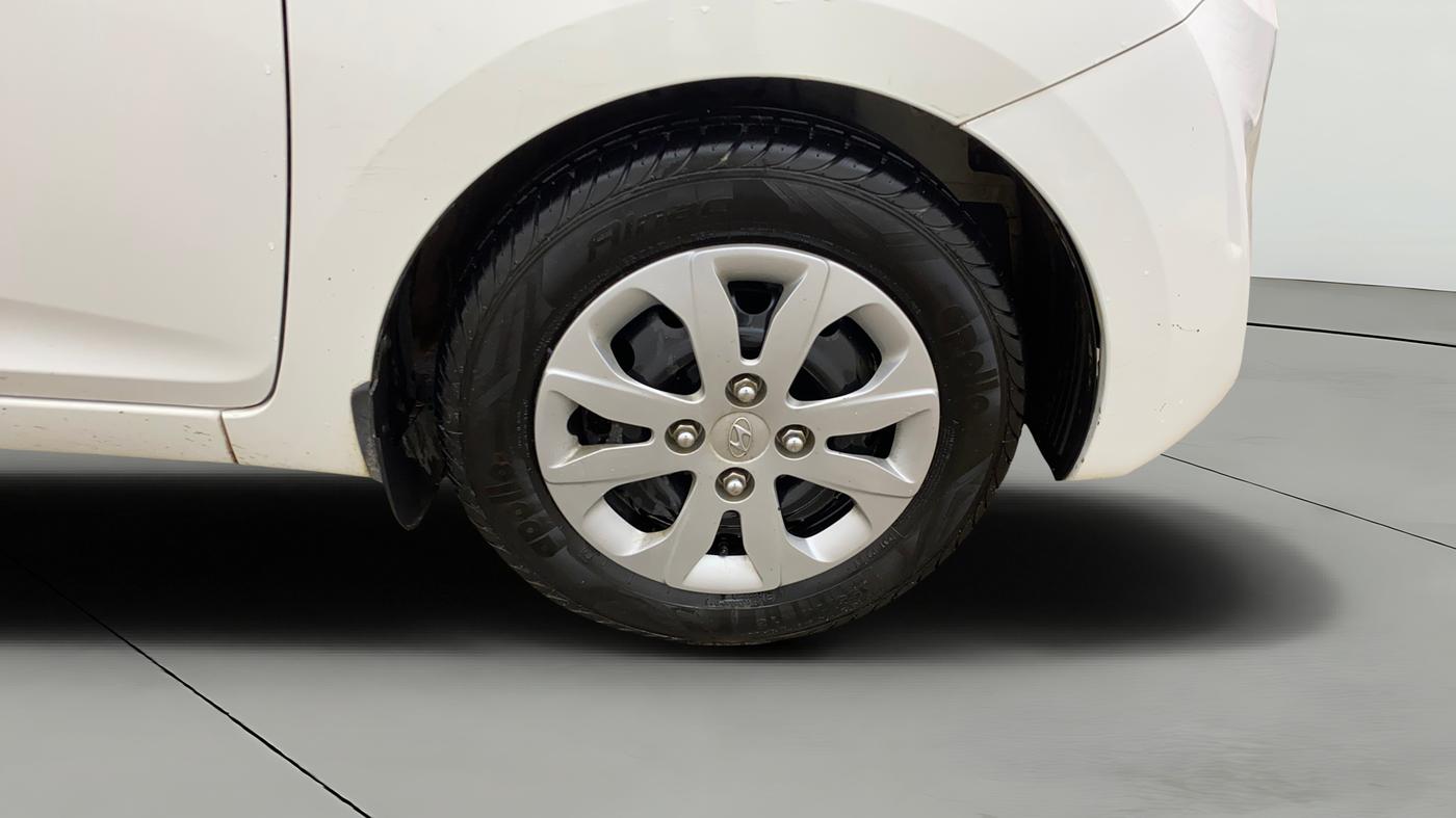 2018 Hyundai Eon MAGNA +, Petrol, Manual, 15,357 km, Right Front Wheel